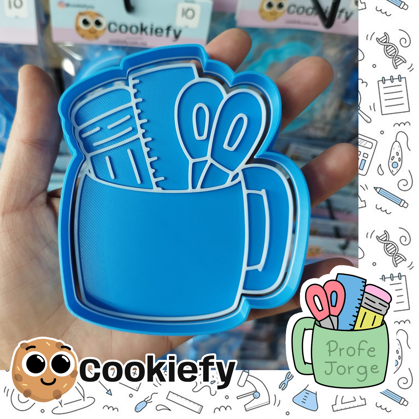 Taza con útiles escolares
