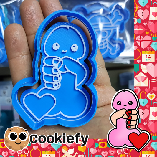 Pene en mano y corazón